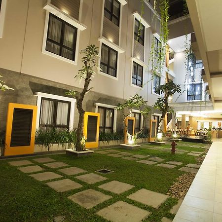 Jentra Dagen Hotel Malioboro Yogyakarta Exteriör bild