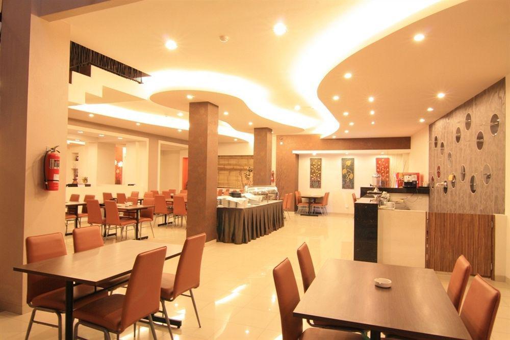 Jentra Dagen Hotel Malioboro Yogyakarta Exteriör bild