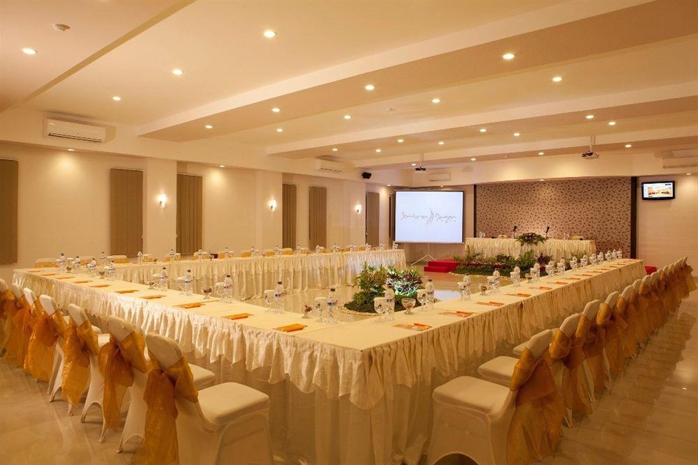 Jentra Dagen Hotel Malioboro Yogyakarta Exteriör bild