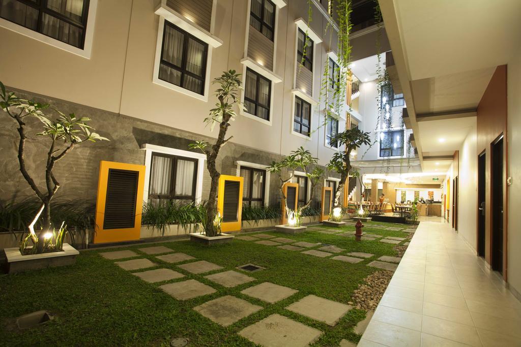 Jentra Dagen Hotel Malioboro Yogyakarta Exteriör bild