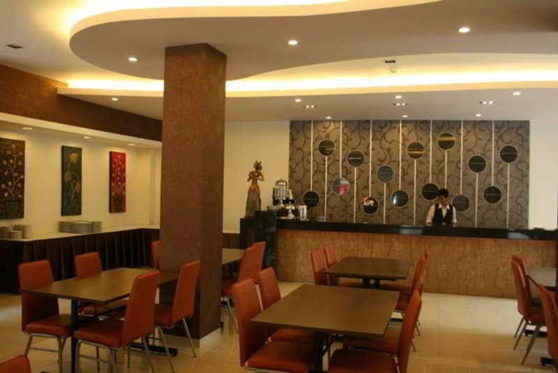 Jentra Dagen Hotel Malioboro Yogyakarta Exteriör bild