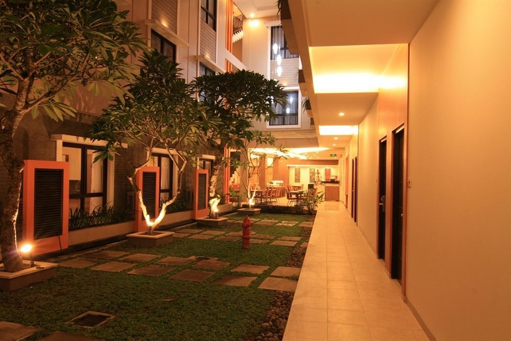 Jentra Dagen Hotel Malioboro Yogyakarta Exteriör bild
