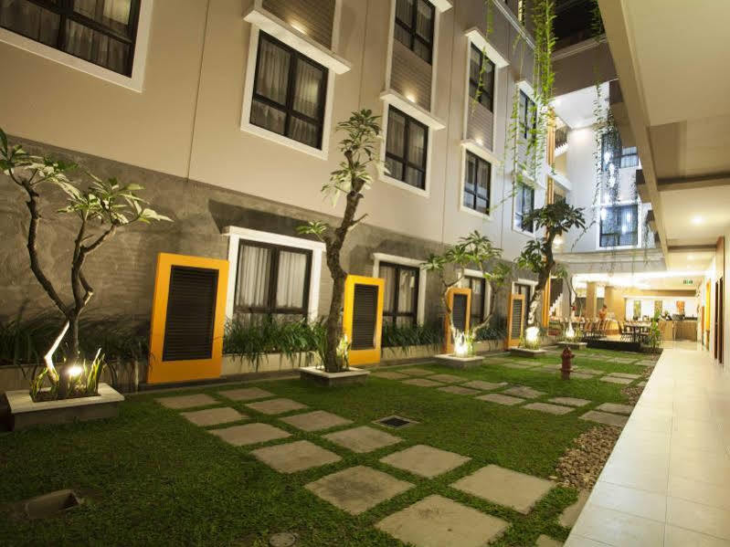Jentra Dagen Hotel Malioboro Yogyakarta Exteriör bild